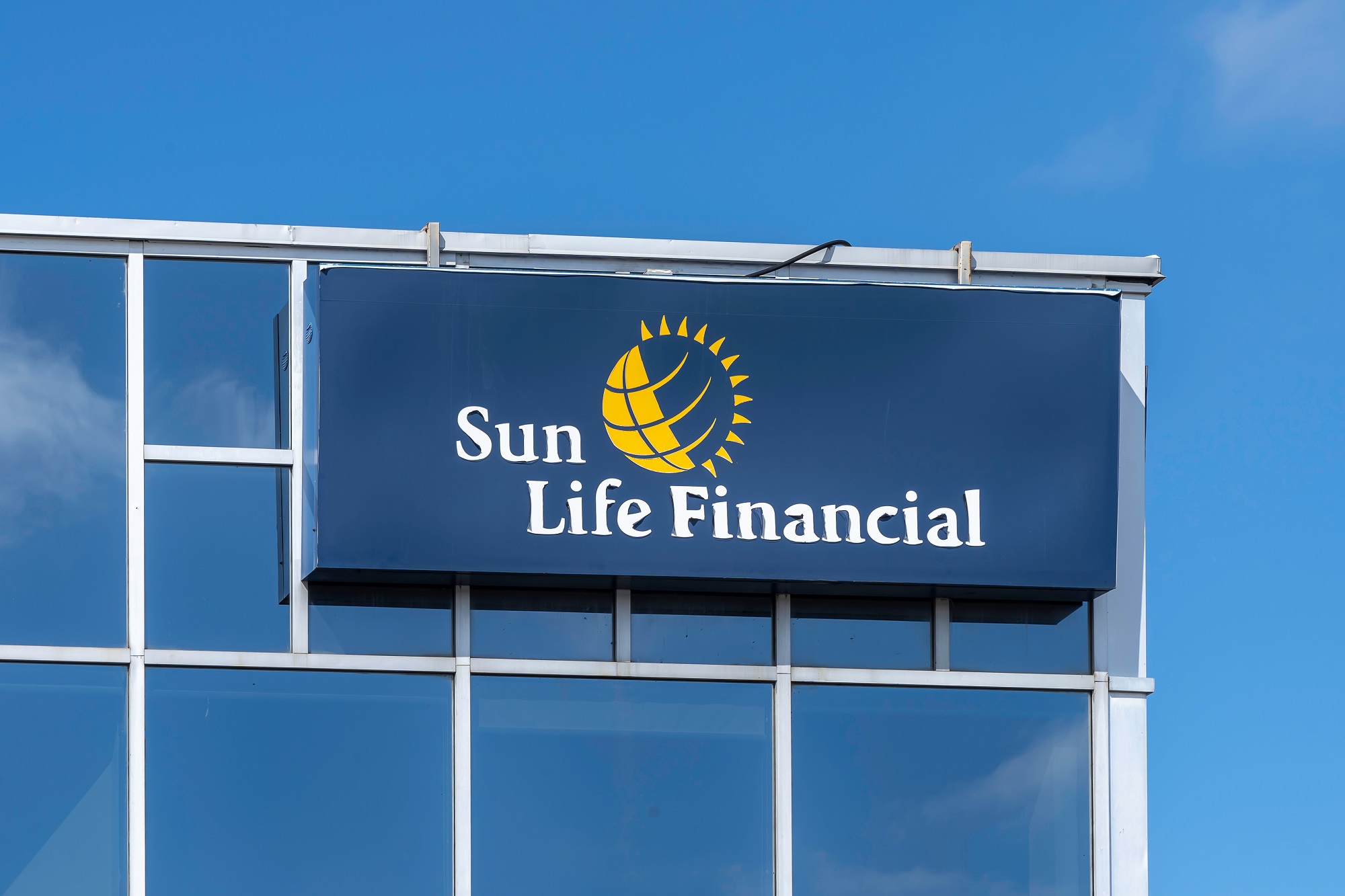 Sun is life. Sun Life Financial. Солар лайф. Erste Financial Life Park.