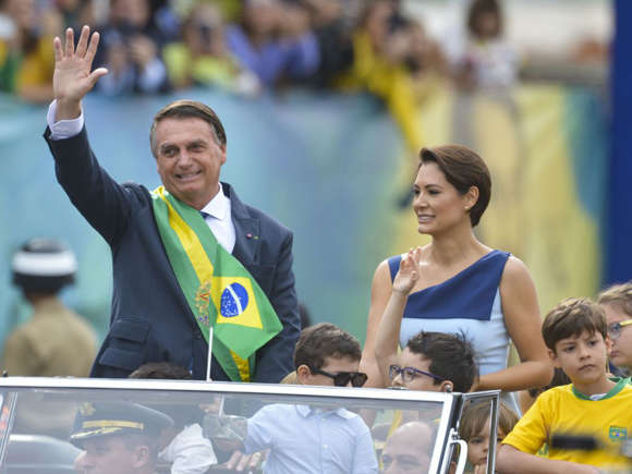Bolsonaro, Michelle e outras seis pessoas foram ouvidas pela PF na mesma hora em caso das joias