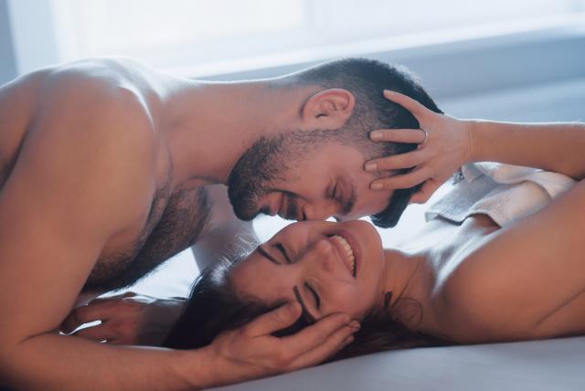 el ritmo en la cama / sexo con esther
