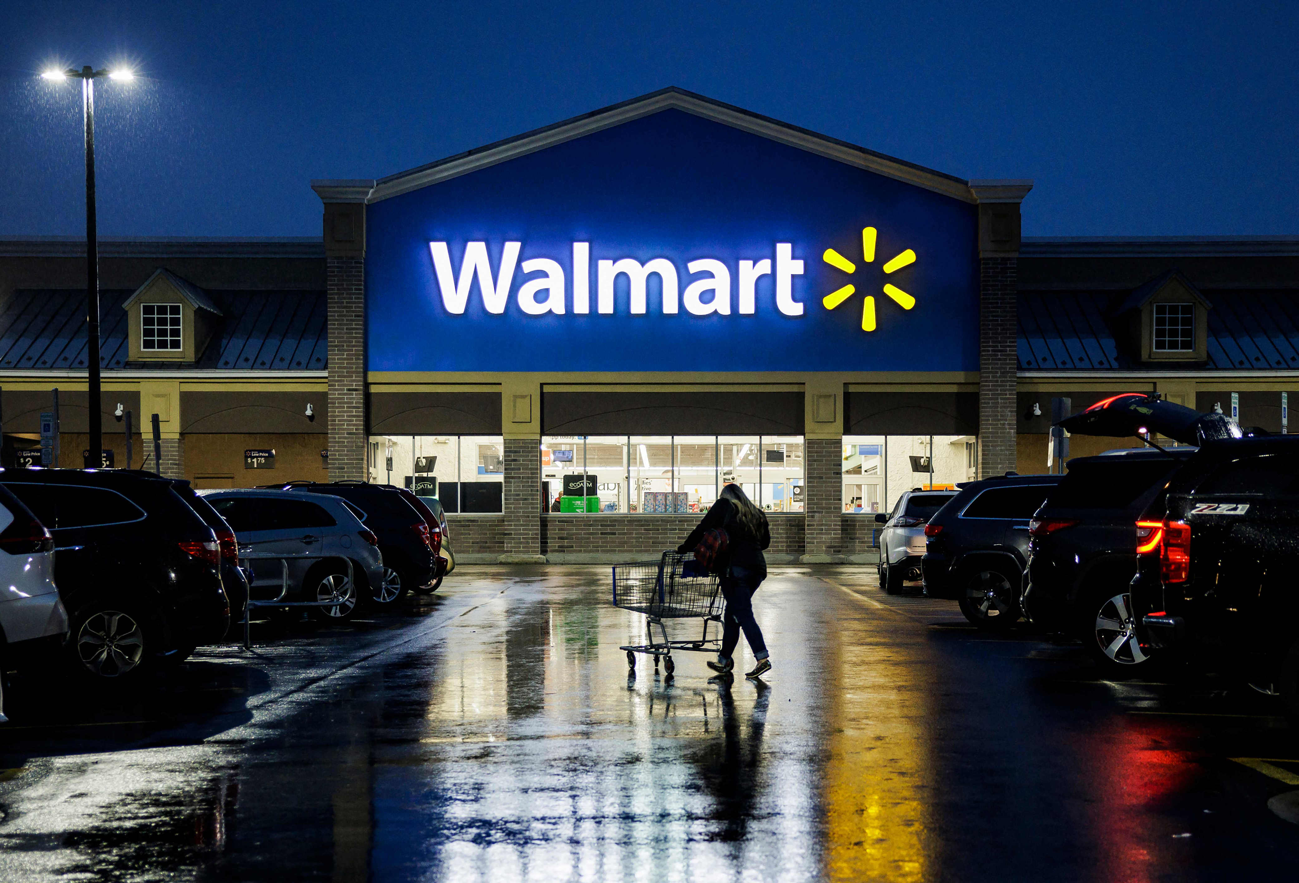What's open New Year's Day 2024? Details on Walmart, Starbucks
