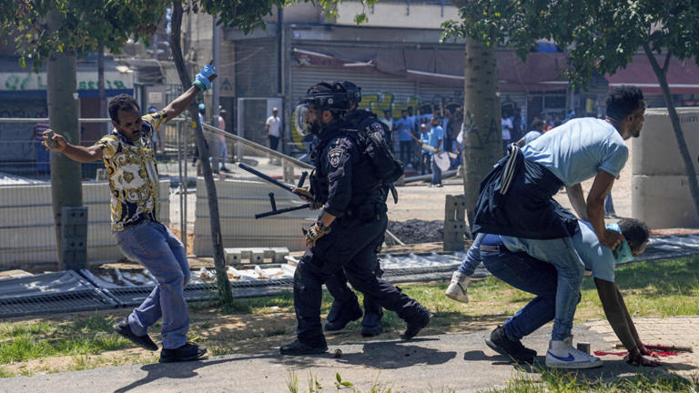 Israël: la police tire à balles réelles sur des manifestants érythréens lors d’affrontements . AA1g9bYw