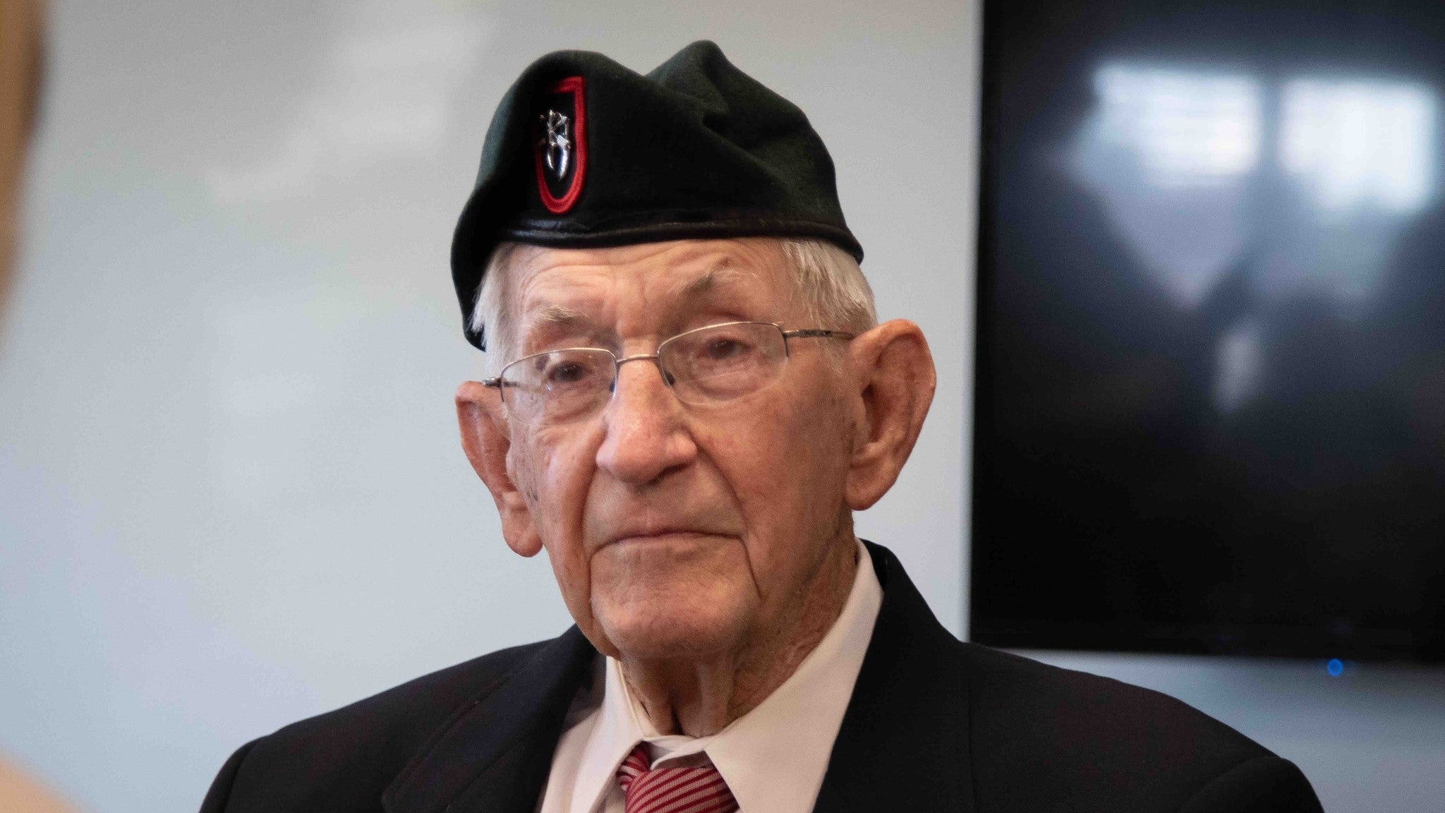 World War II veteran, 100, earns Special Forces tab