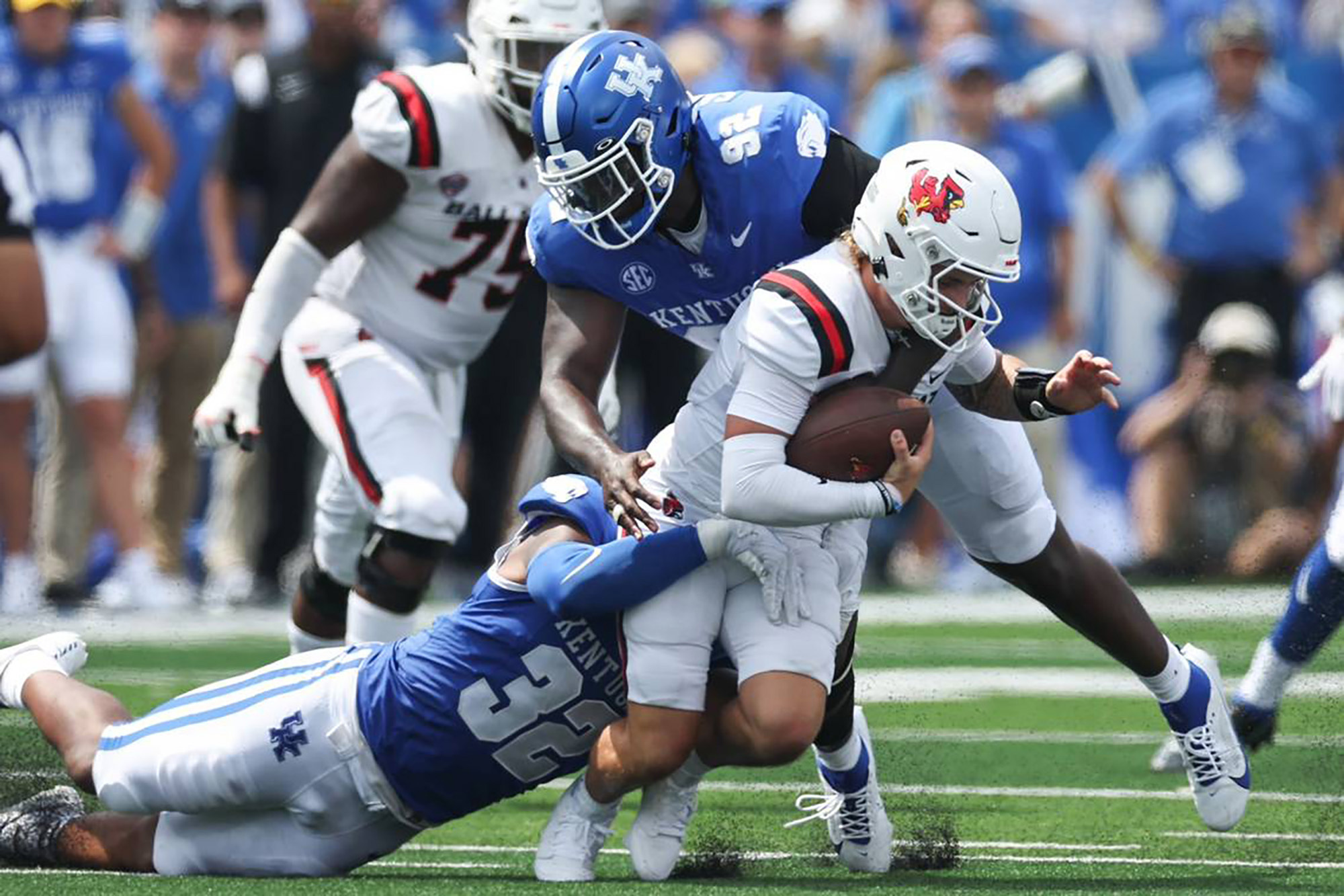 Trevin Wallace, defense lead Kentucky to win over Ball State in opener