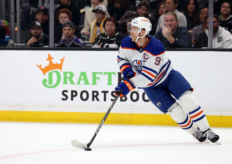 What is Connor McDavid's top speed? Is he faster than Wayne Gretzky on ice?