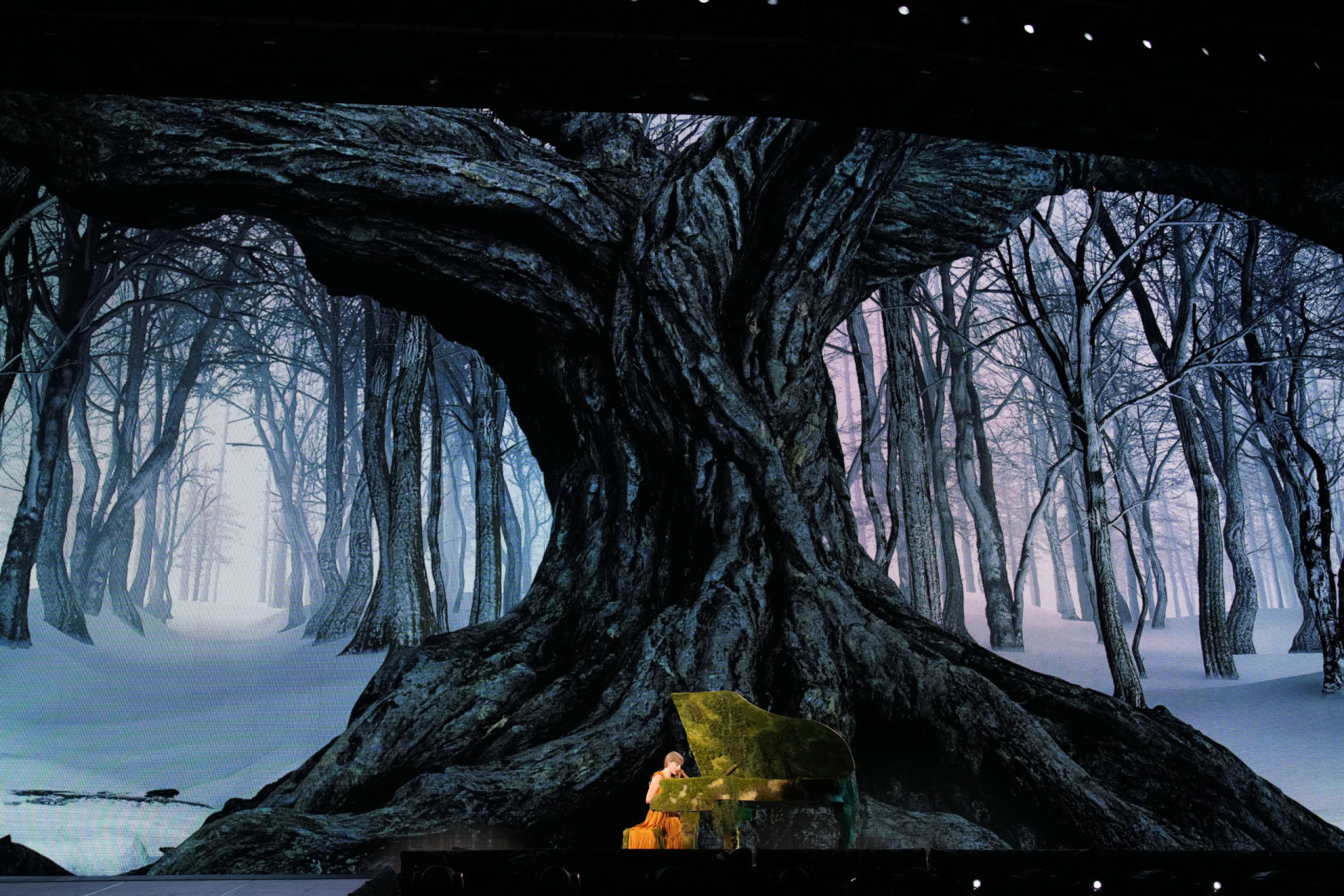 Billionaire lottery winner Edwin Castro buys a new 47 LA compound