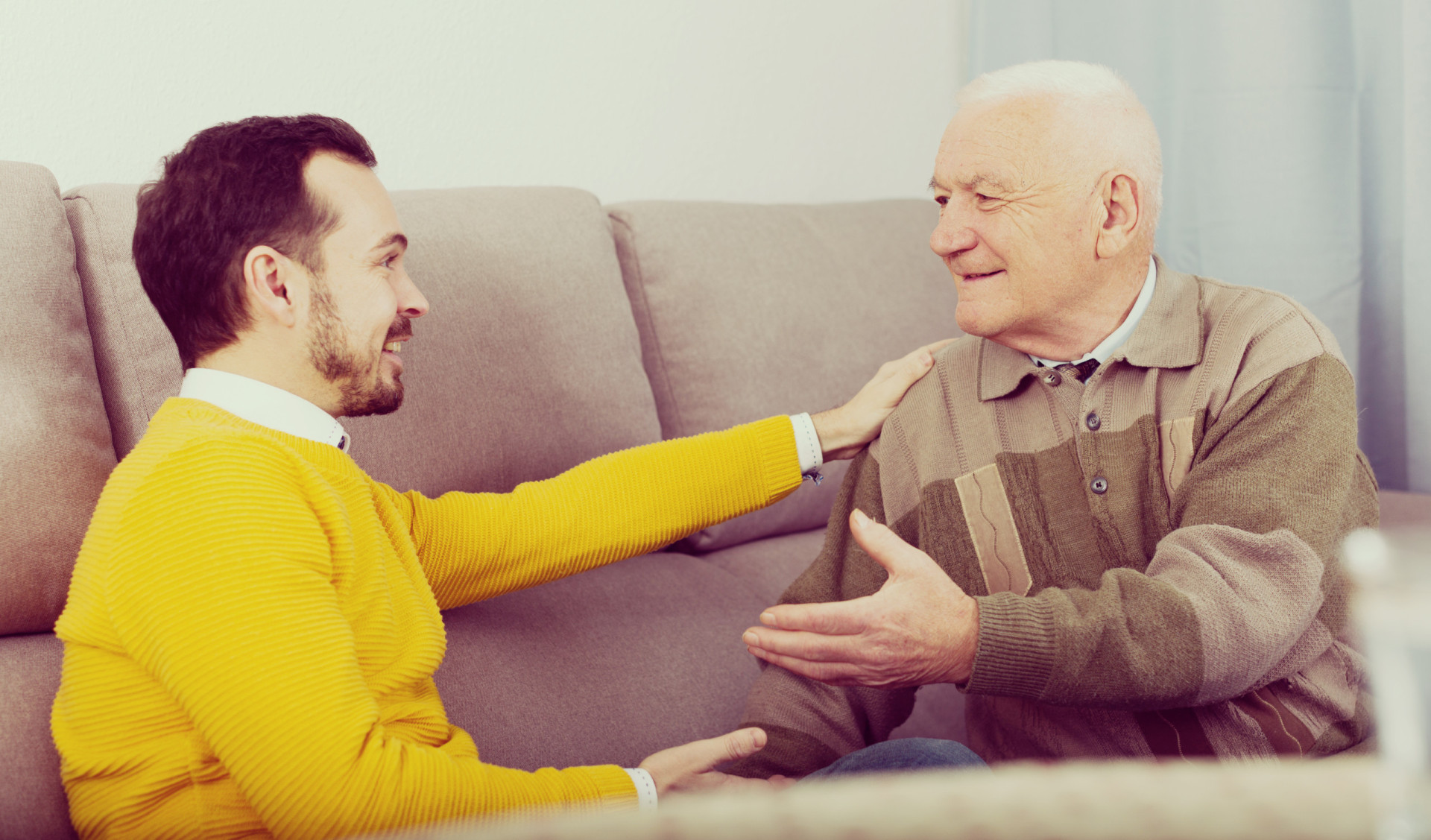 Отец внутрь. Old father and son. Elder older father further. Yaşli Baba Salle.