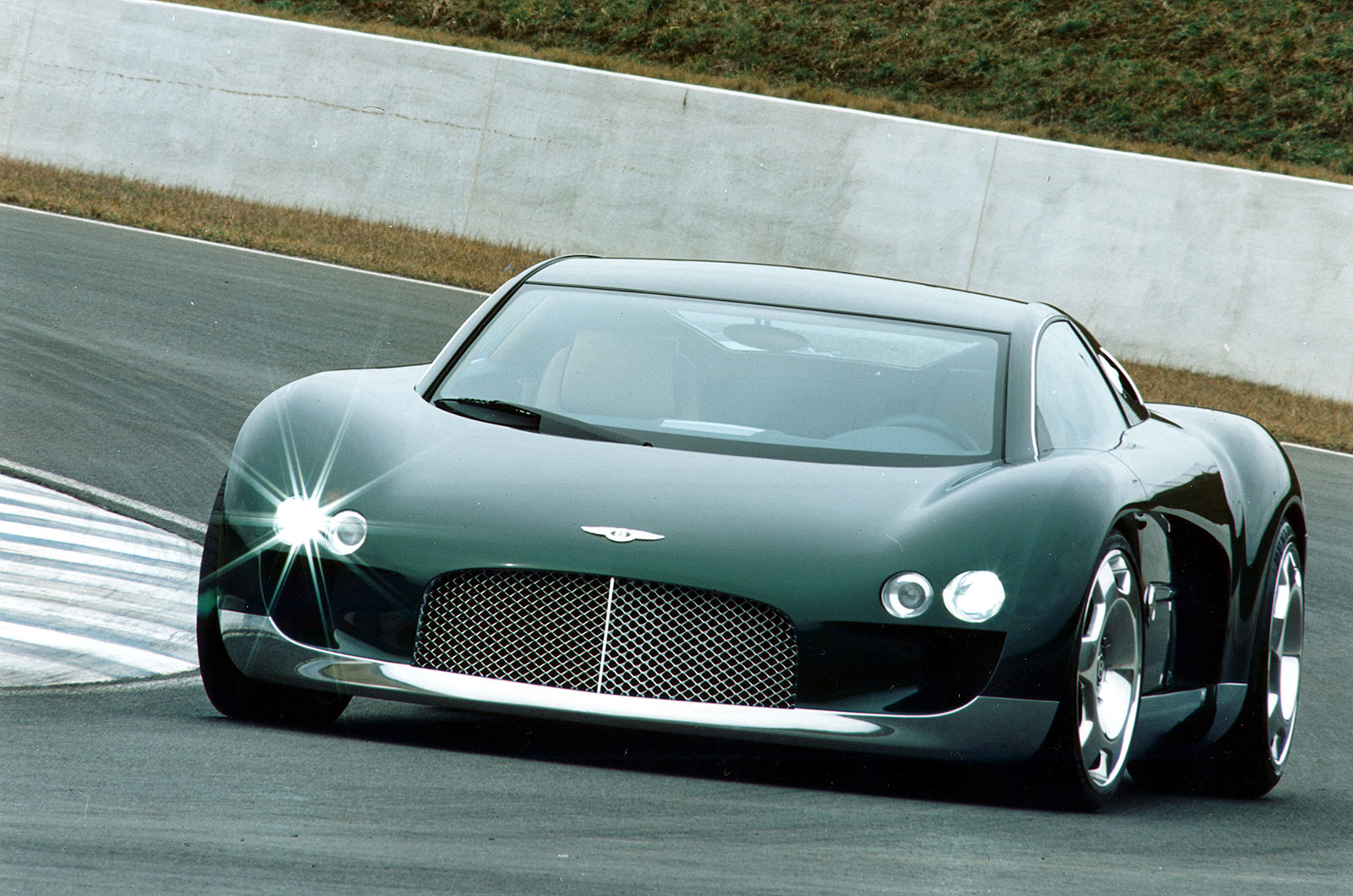 <p>Unveiled at the 1999 Geneva motor show, this was Bentley's first ever mid-engined car. Power came from a <strong>632 HP </strong>naturally aspirated 8.0-liter W16 engine to give a <strong>220mph </strong>top speed. But with Volkswagen already developing the <strong>Bugatti Veyron</strong>, it made no sense to proceed with the Bentley.</p>