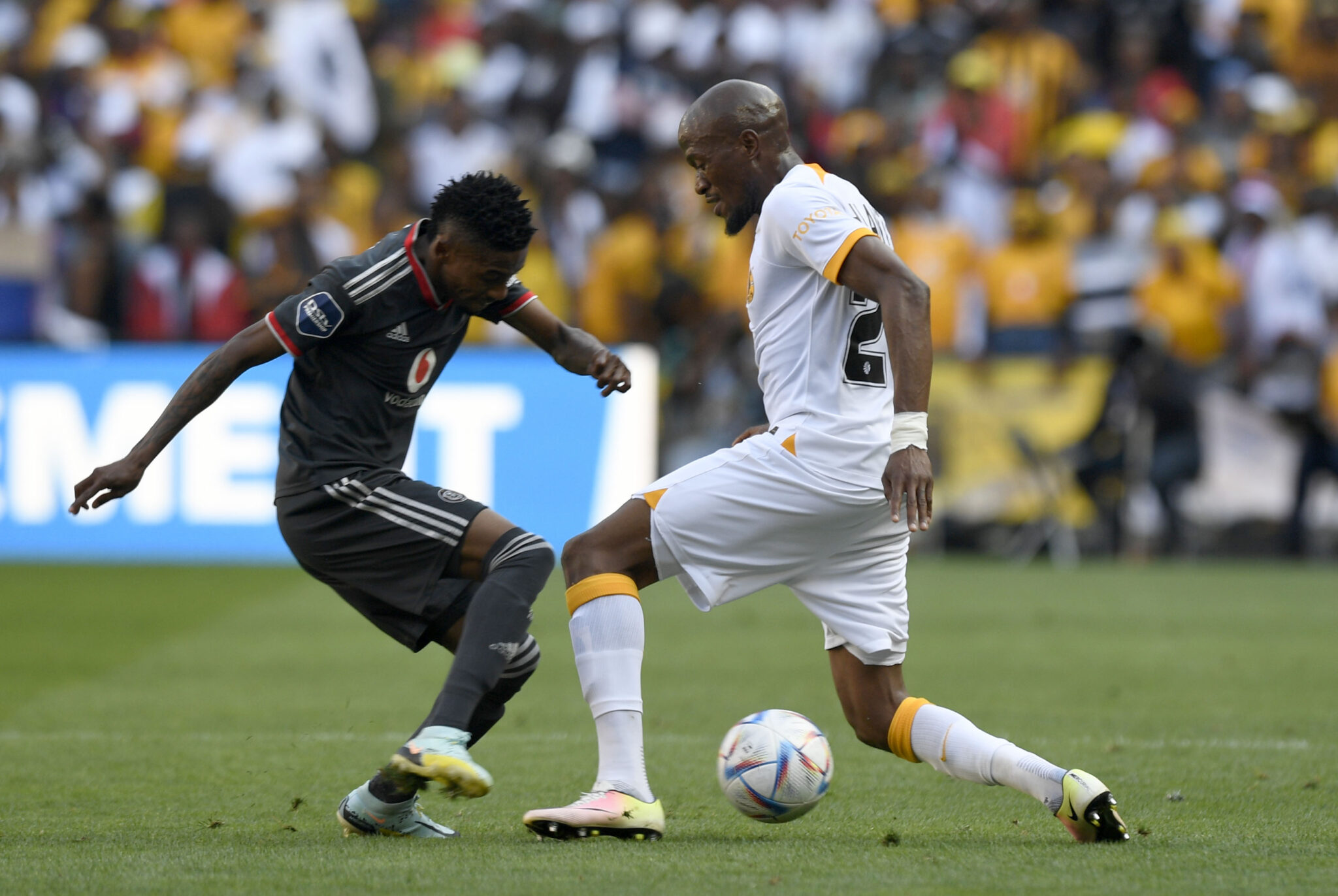 kaizer chiefs chasing the signatures of two afcon stars