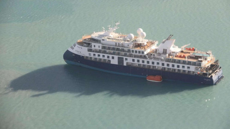 Rescue underway for cruise ship with 206 on board
