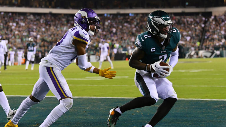 PHILADELPHIA, PA - SEPTEMBER 19: Philadelphia Eagles Cornerback Darius Slay (2) makes an interception over Minnesota Vikings Wide Receiver Justin Jefferson (18) in the fourth quarter during the game between the Minnesota Vikings and Philadelphia Eagles on September 19, 2022 at Lincoln Financial Field in Philadelphia, PA. (Photo by Kyle Ross/Icon Sportswire via Getty Images)