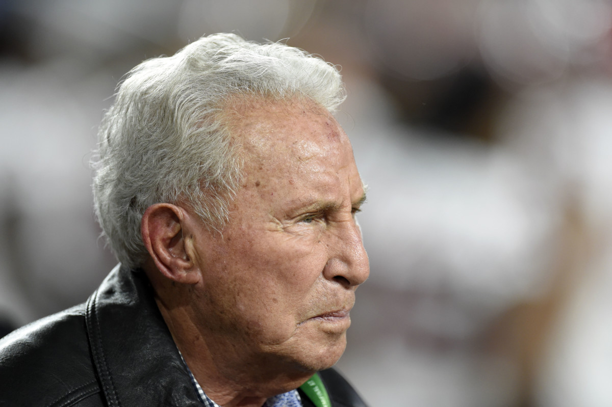 Lee Corso Makes Headgear Pick For CFP National Championship