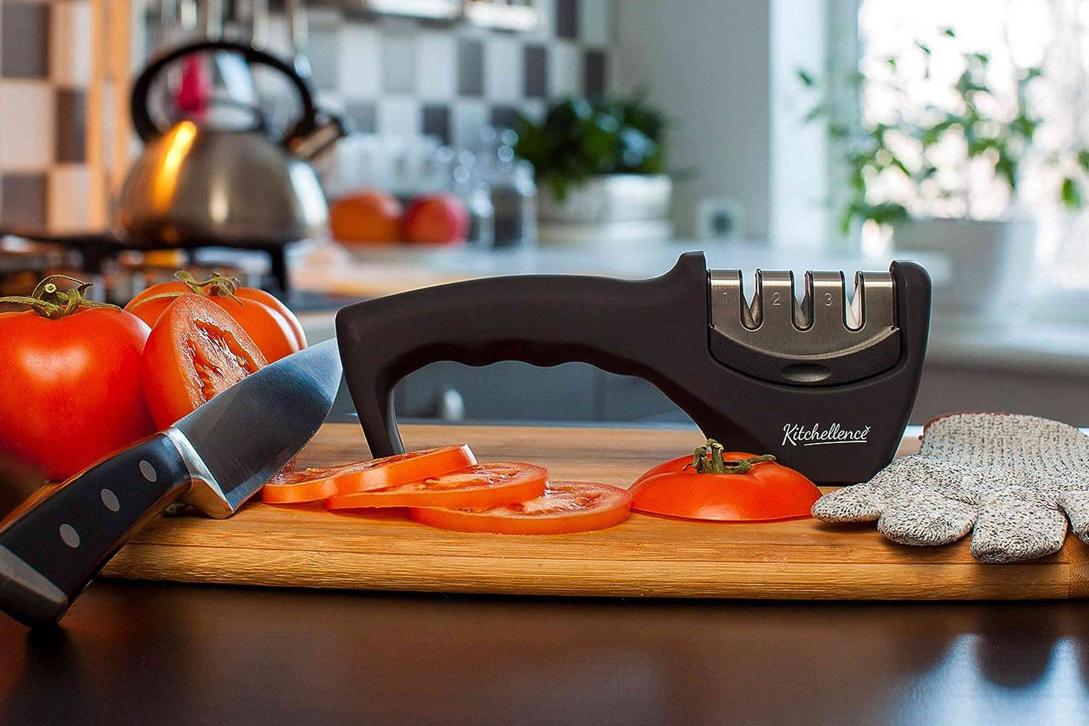 Woah This Bestselling Knife Sharpener That Makes Blades Razor Sharp   AA1gGi5s.img