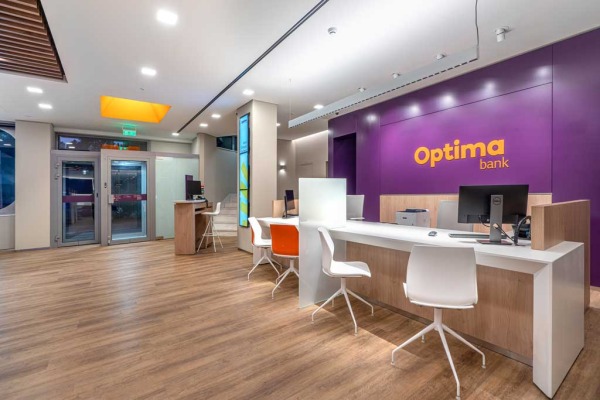 optima bank: επίδομα €12.000 σε υπαλλήλους της που αποκτούν παιδί