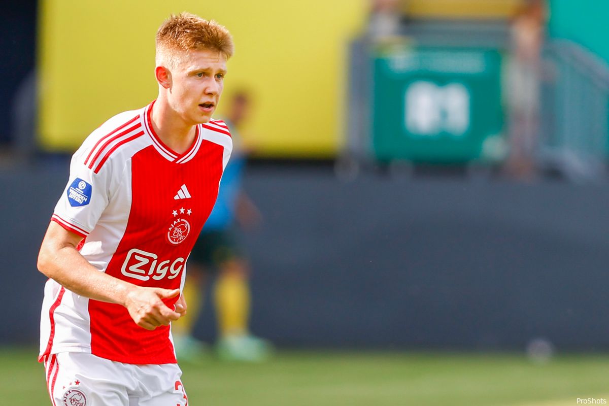 Ajaxtalent flirt met contractverlenging 