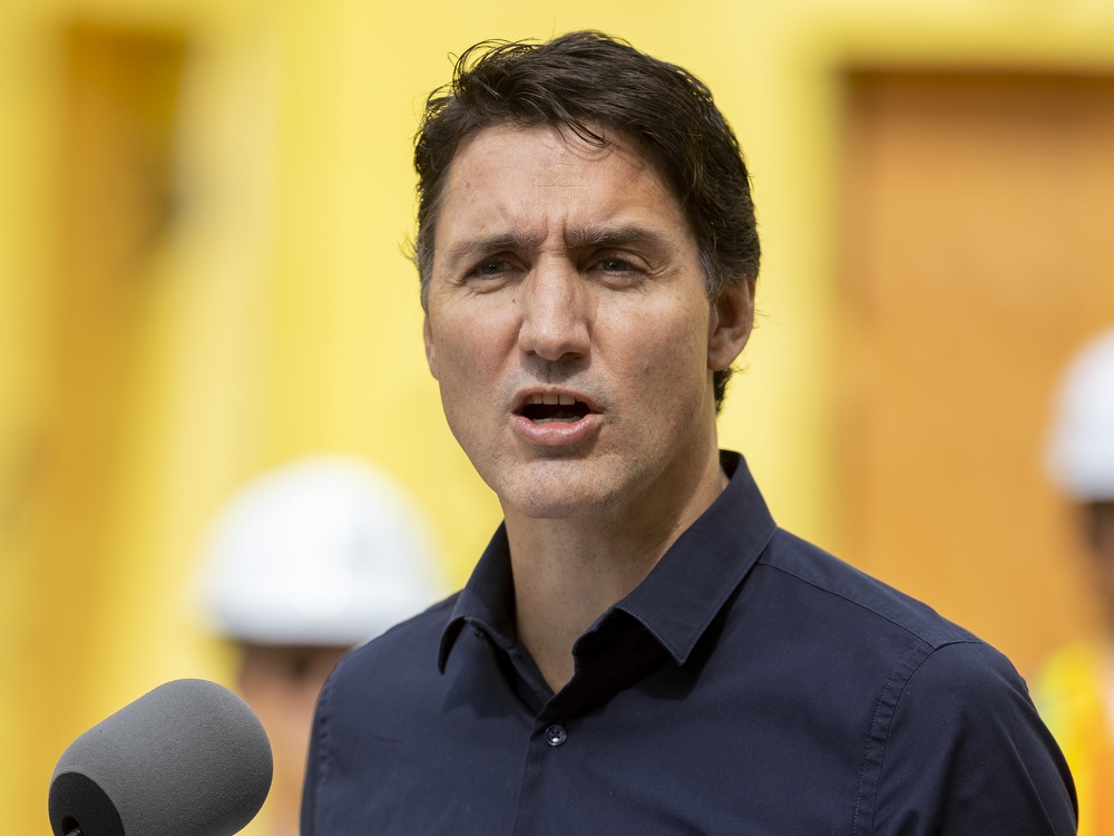 Majority say Justin Trudeau should go as his approval rating tumbles: Poll