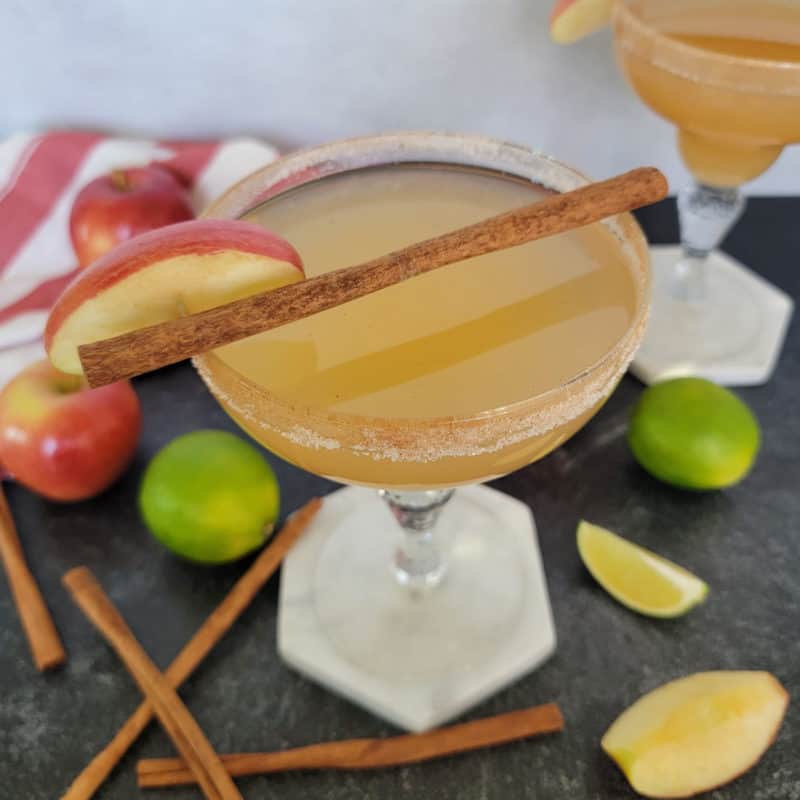 20+ Delicious Thanksgiving Cocktails to Wow Your Guests