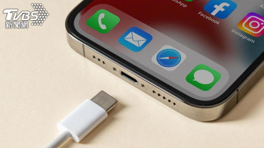 iPhone 15全系列改成USB-C充電孔。（示意圖／shutterstock達志影像）