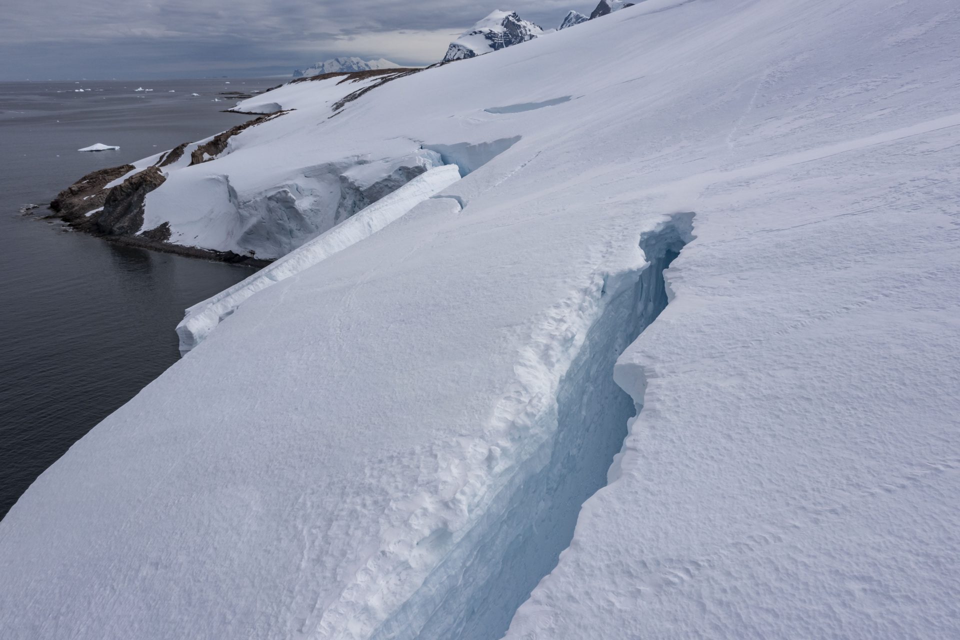 <p>A relevância dessa descoberta está em verificar a quantidade de gelo que o rio acumula e quanto tempo leva para derreter, já que o fluxo de água pode influenciar diretamente no meio ambiente.</p>