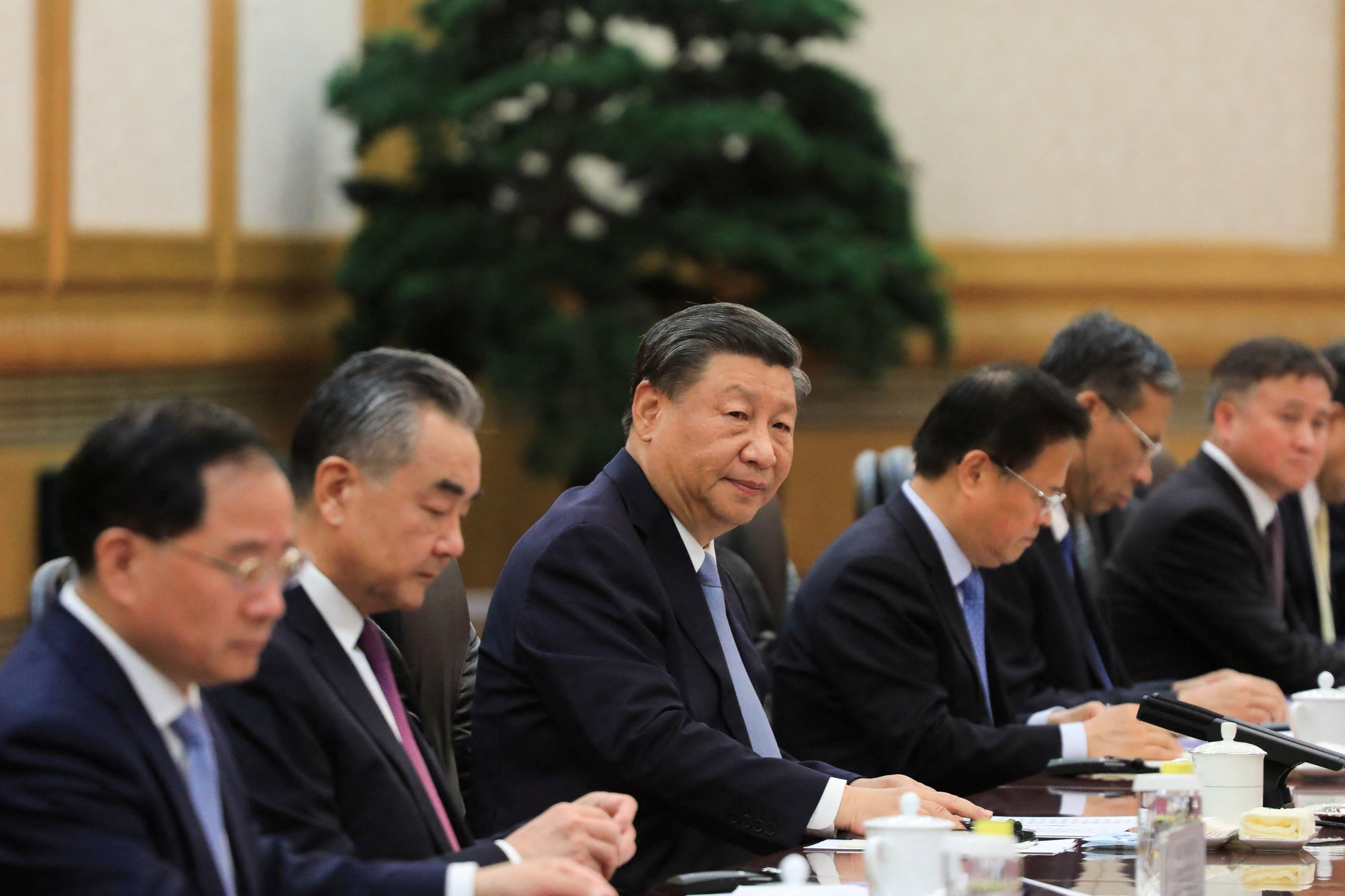china pide a estados unidos levantar las “sanciones ilegales” y “acabar con el acoso” a sus ciudadanos