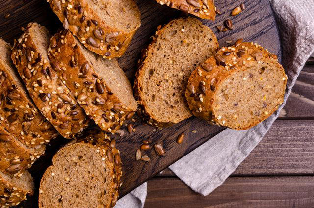 9 Ways to Tell if You're Buying a Healthy Type of Bread