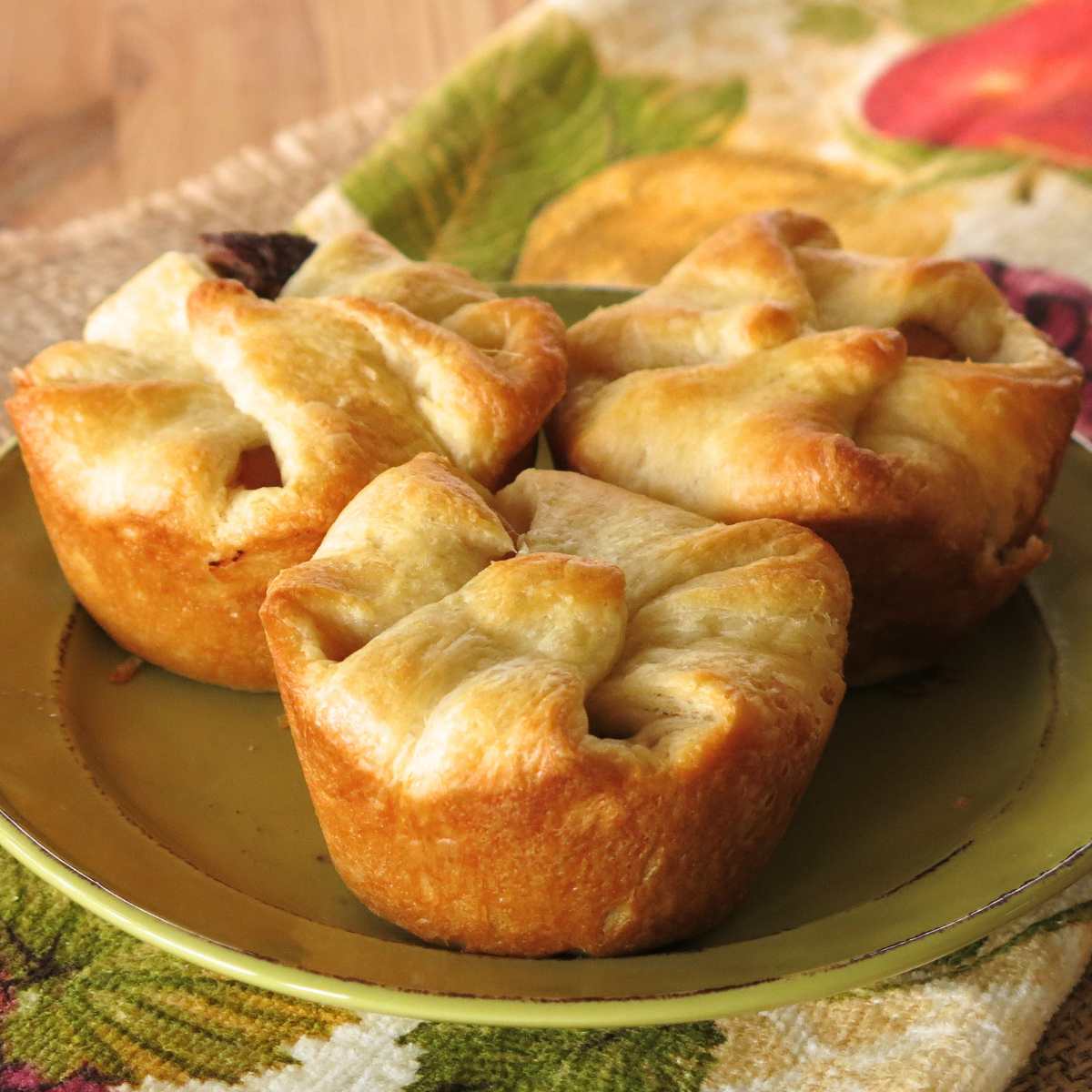 Individual Beef Crescent Roll Pot Pies   AA1gML41.img