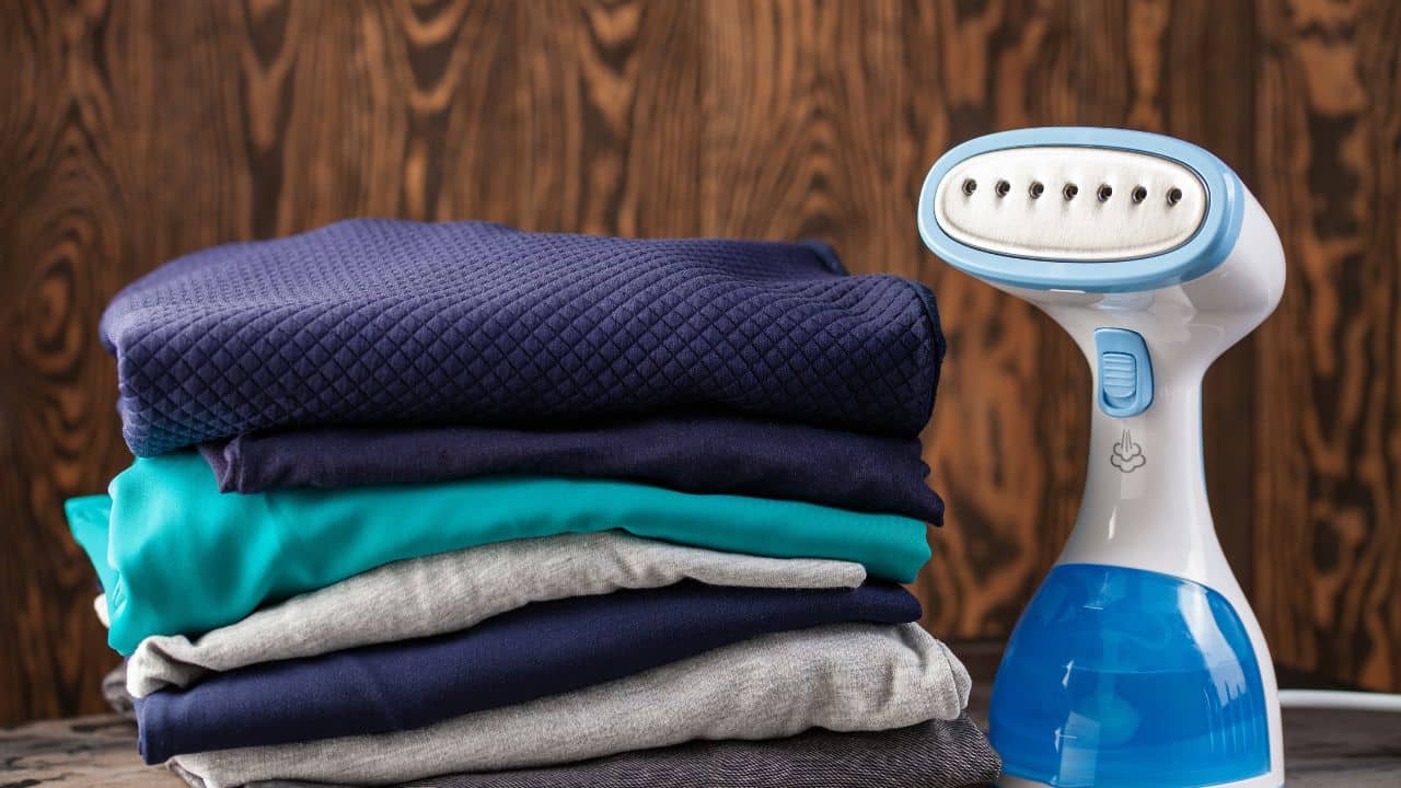 <p class="p1"><span>The frustration that sets in when you are in a hotel without an ironing station or electricity but have lots of creasy clothes is unimaginable. Users on an online discussion forum said they had to deal with this dilemma one too many times. A portable travel steamer is the ultimate solution! </span></p>