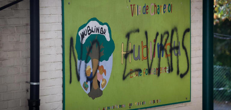 Diese Graffitis wurden an einer Schule in Charleroi entdeckt picture alliance/dpa/Belga