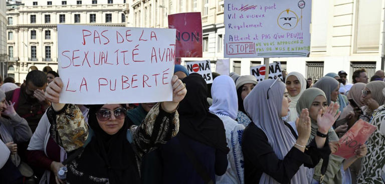 Vor dem Parlament in Wallonien kam es zu Protesten gegen die Einführung des Sexualkundeunterrichts picture alliance/dpa/Belga