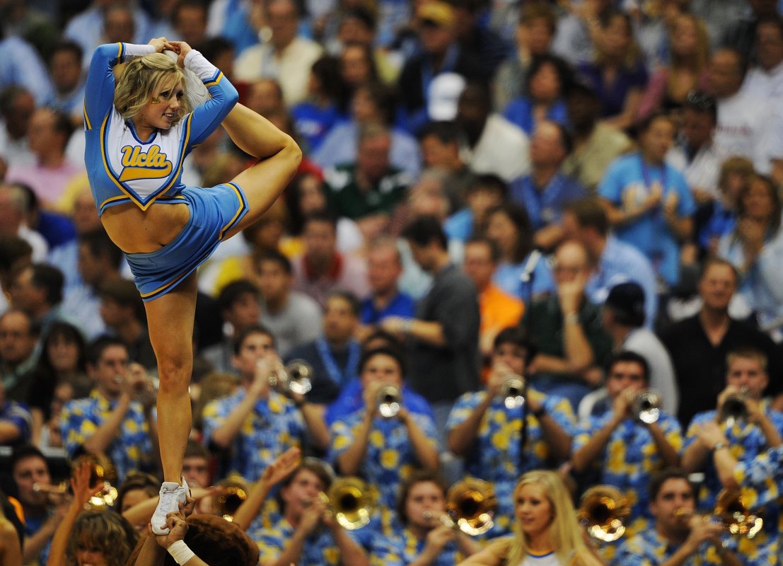 Ucla Cheerleader Turned Heads During Saturday S Blowout Win