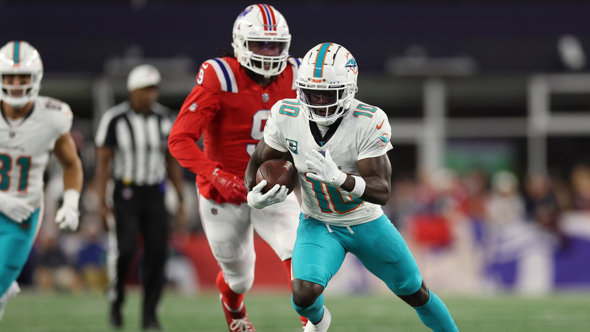 Tyreek Hill touchdown gives Dolphins 17-3 halftime lead over Patriots