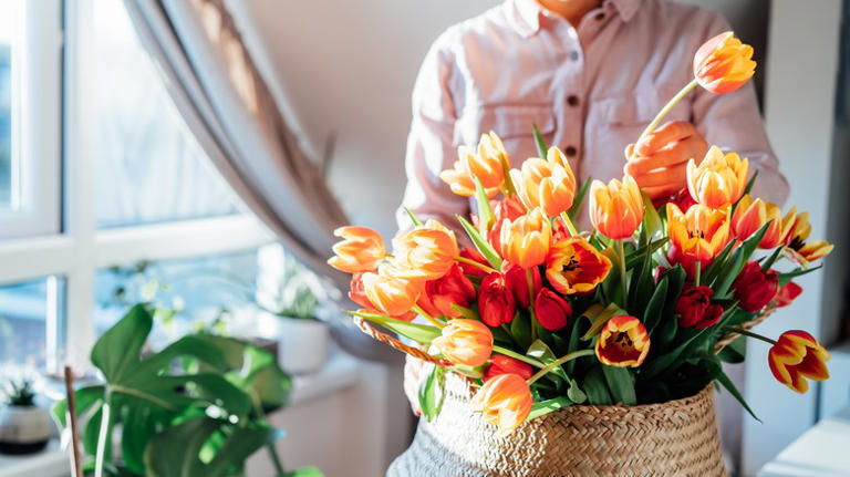 If Your Cut Flowers Are Too Short, Give Them A Boost With One Easy Hack