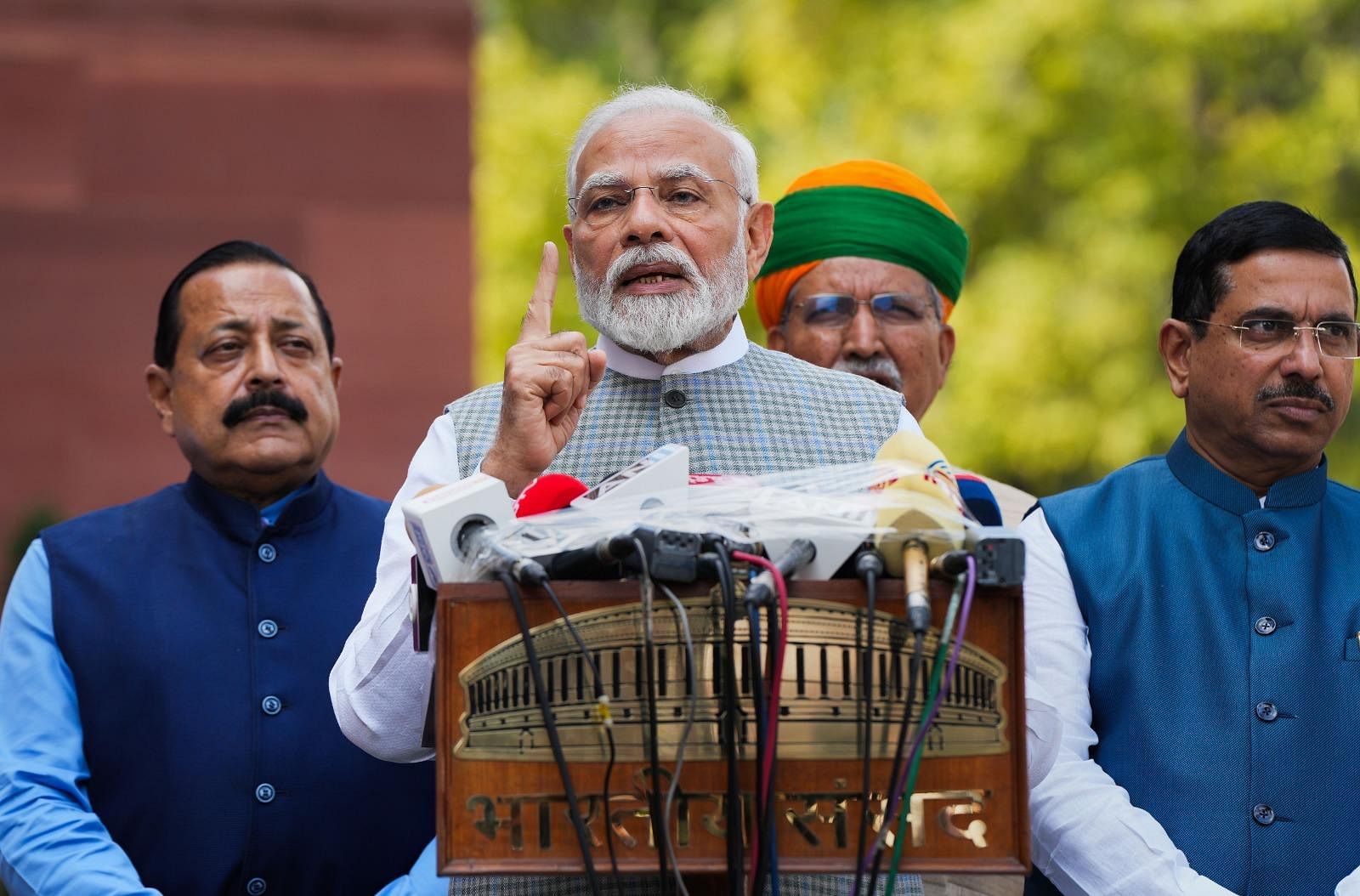 farewell to old parliament, praise for nehru: modi at special session