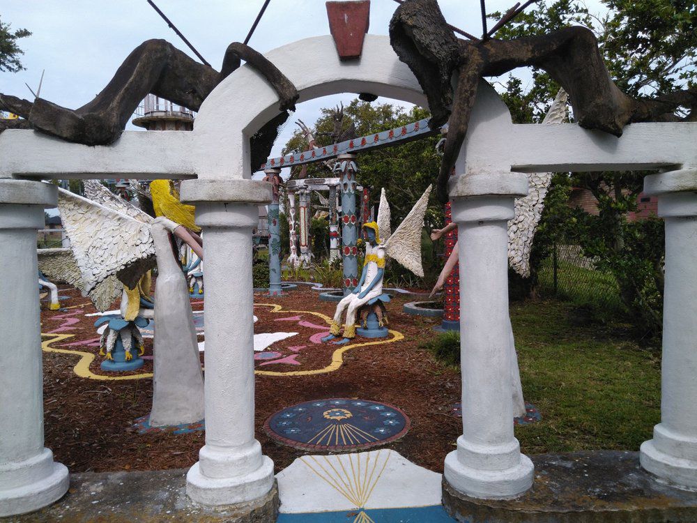 <p>For a kooky selfie in the Pelican State, look no further than the Chauvin Sculpture Garden. It's filled with interesting and offbeat art that would make a fun backdrop for a photo. Spend the day outdoors cruising for your favorite sculpture.  </p>