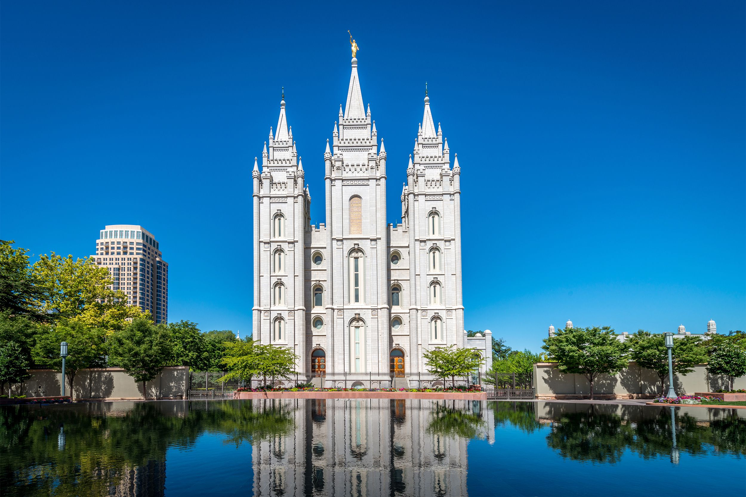 <p>One of the most scenic places to behold in Utah is Temple Square. Although non-Mormons aren't permitted inside the Salt Lake Temple, the imposing building makes for an irresistible photo opportunity. The Tabernacle is home to the famous Tabernacle Choir at Temple Square (until recently known as the Mormon Tabernacle Choir). </p><p><b>Related:</b> <a href="https://blog.cheapism.com/must-see-architecture-in-america/">America's Most Iconic Buildings and Monuments</a></p>
