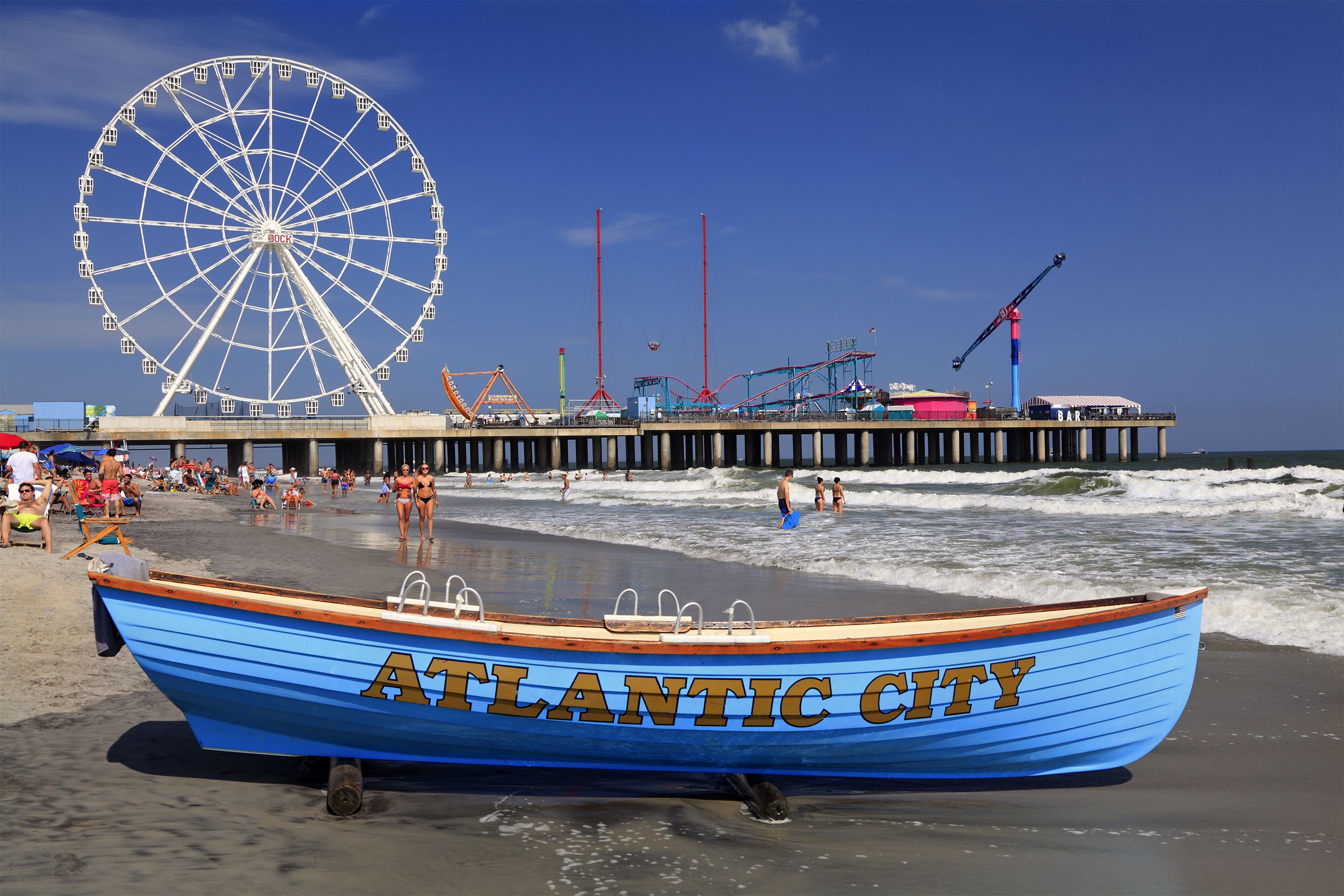 <p>For a classic Garden State selfie, what better place than one of the Jersey Shore's top tourist destinations — Atlantic City? Cheese it up on the boardwalk or head for the bright lights of one of the city's half-dozen casinos. But if you see a seal pup on the beach? Stay at least 150 feet away. No "sealfies" allowed, for the animals' sake.  </p>