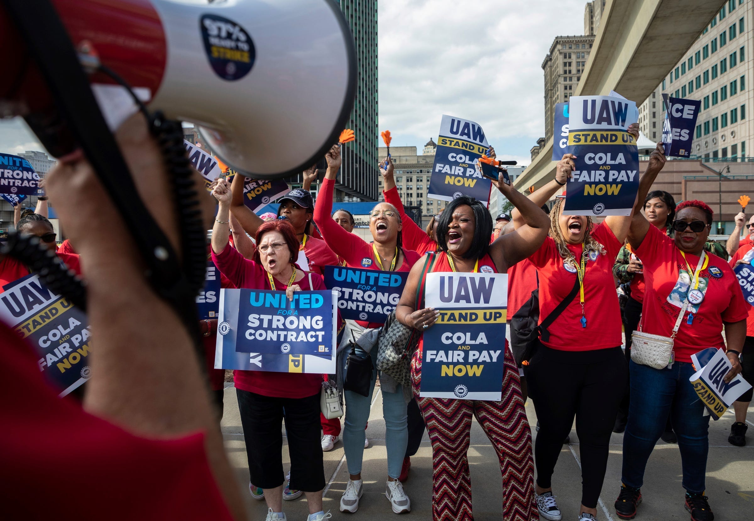 the 4-day workweek is among the uaw's strike demands: why some say it's a good idea