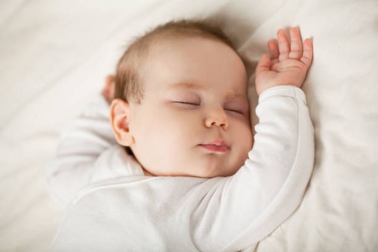 mengapa bayi mengucek mata saat lelah?
