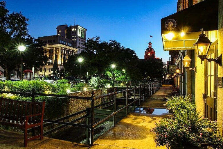 Are you looking for a spooky good time in Savannah? Explore the most haunted places in Savannah on these highly-rated ghost tours!