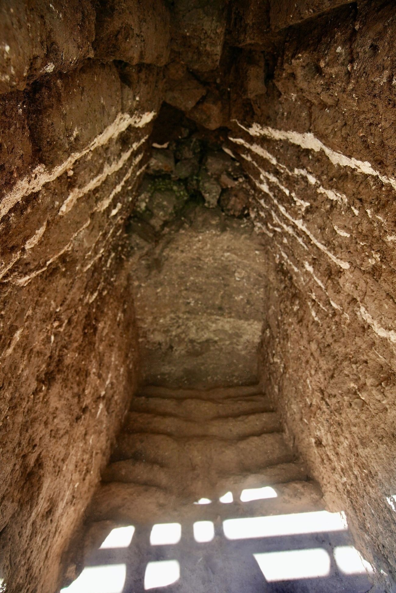 mysterious 3,800-year-old canaanite arch and stairway unearthed in israel