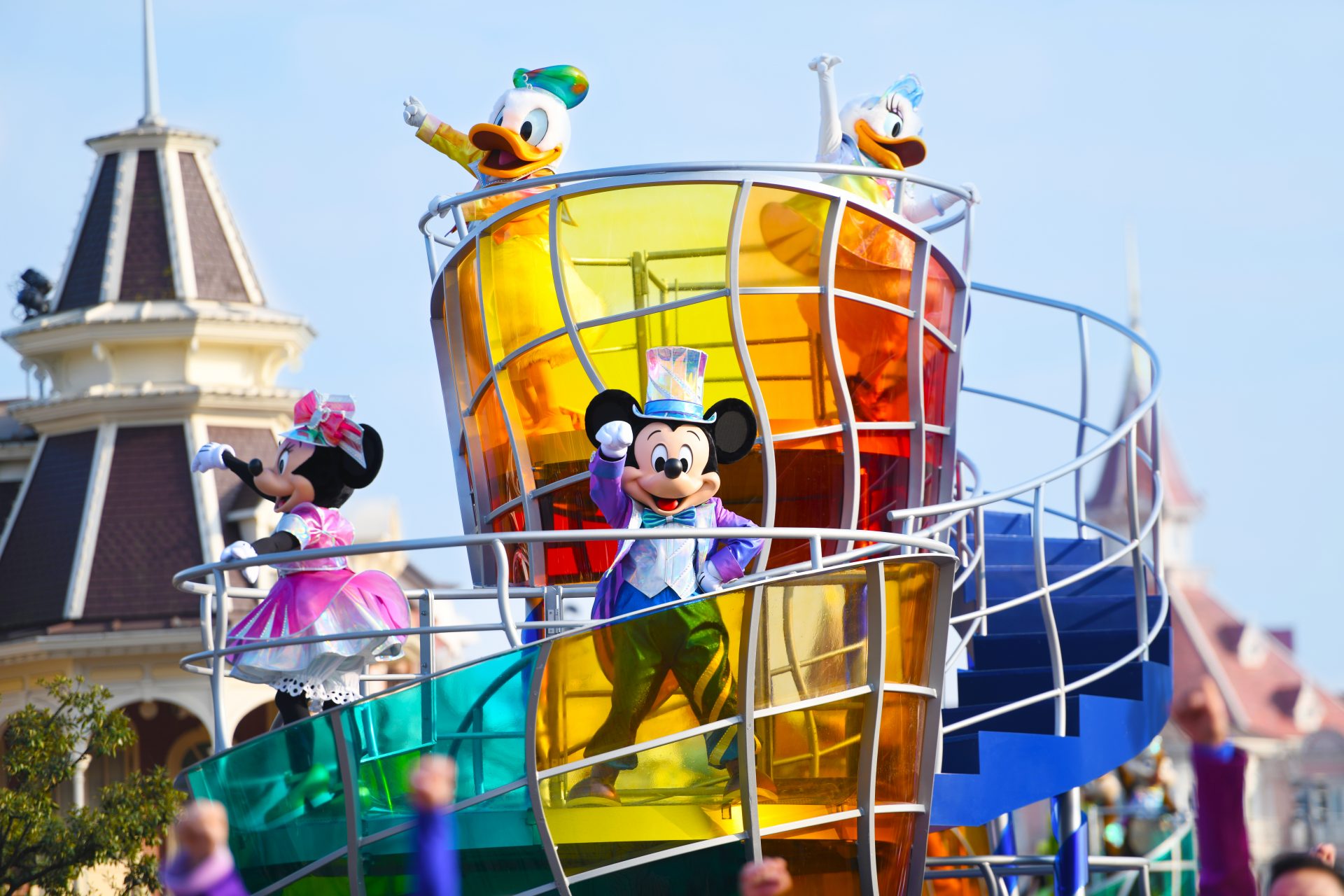 Диснейленд песня. Диснейленд акварель. Смешарики парк аттракционы 30 сентября 000 2023. Disneyland Paris Magic. Disneyland celebrates 50th Birthday on Sunday Thousands.