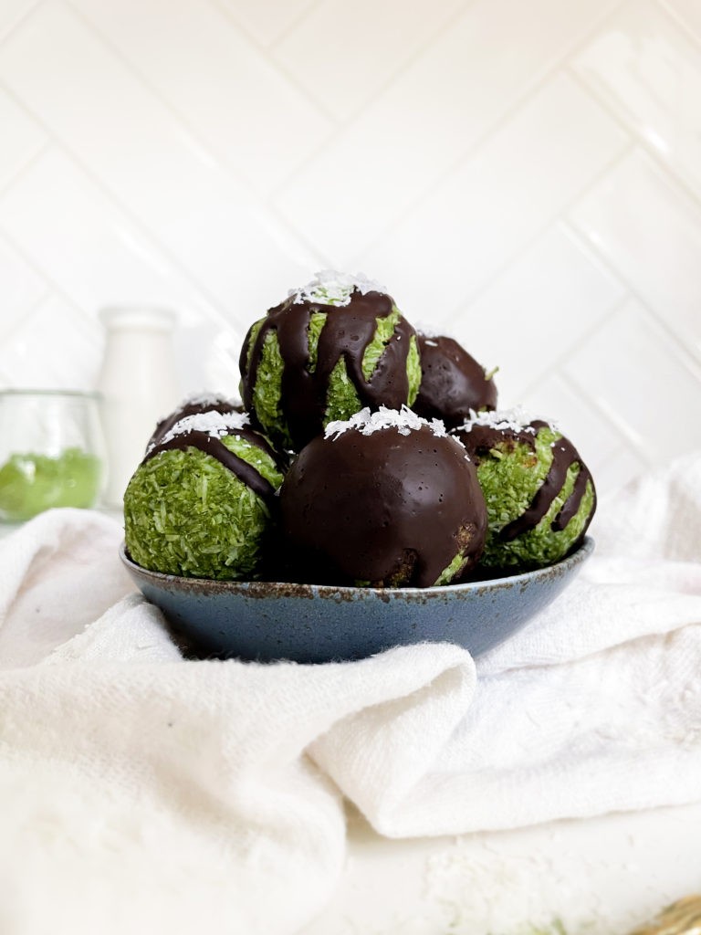 Energy bites are so good we had to include them twice! This version serves up a healthy doses of coconut and matcha for a dessert your body will thank you for. Total Carbs Per Serving: 6 grams