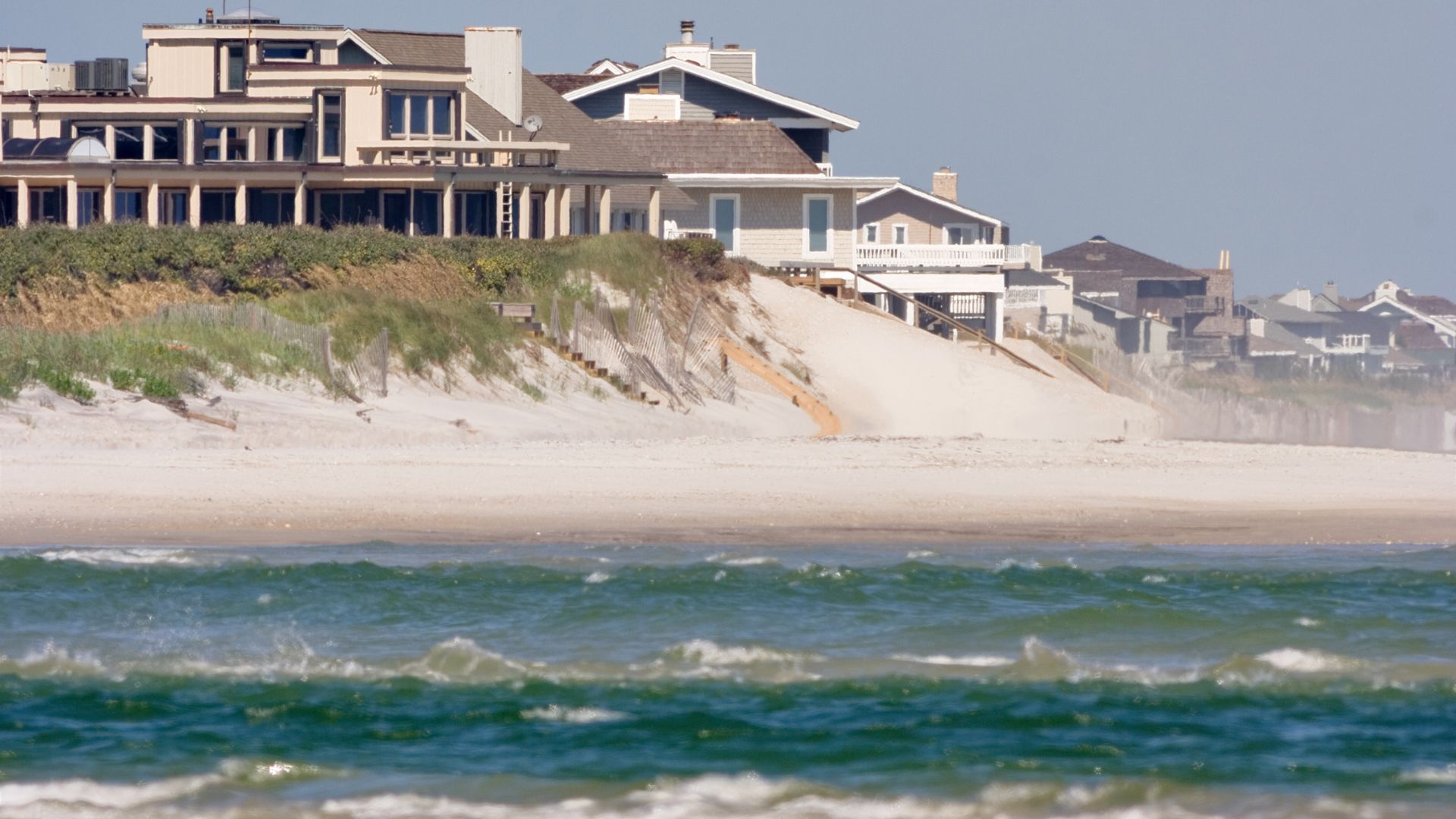 <p>                     One of the best beaches to take your dog? Emerald Isle in North Carolina. With a 36 kilometer stretch of beach to scout, you and your pooch can marvel at this undeveloped beach all year long, as it's 100 percent dog-friendly all year-round.                   </p>
