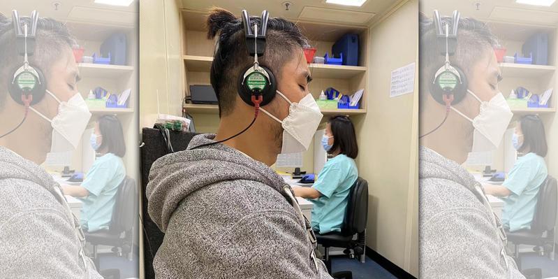 姜文杰日前因頭暈不適入院，卻被診斷「耳石移錯位」，造成聽力受損。（姜文杰臉書）