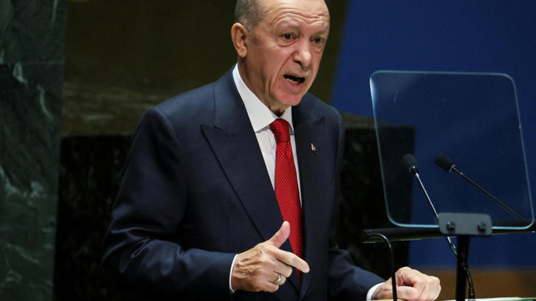 Ne cherchez pas querelle à la Turquie” menace Erdogan ciblant Macron AA1gYJ6D