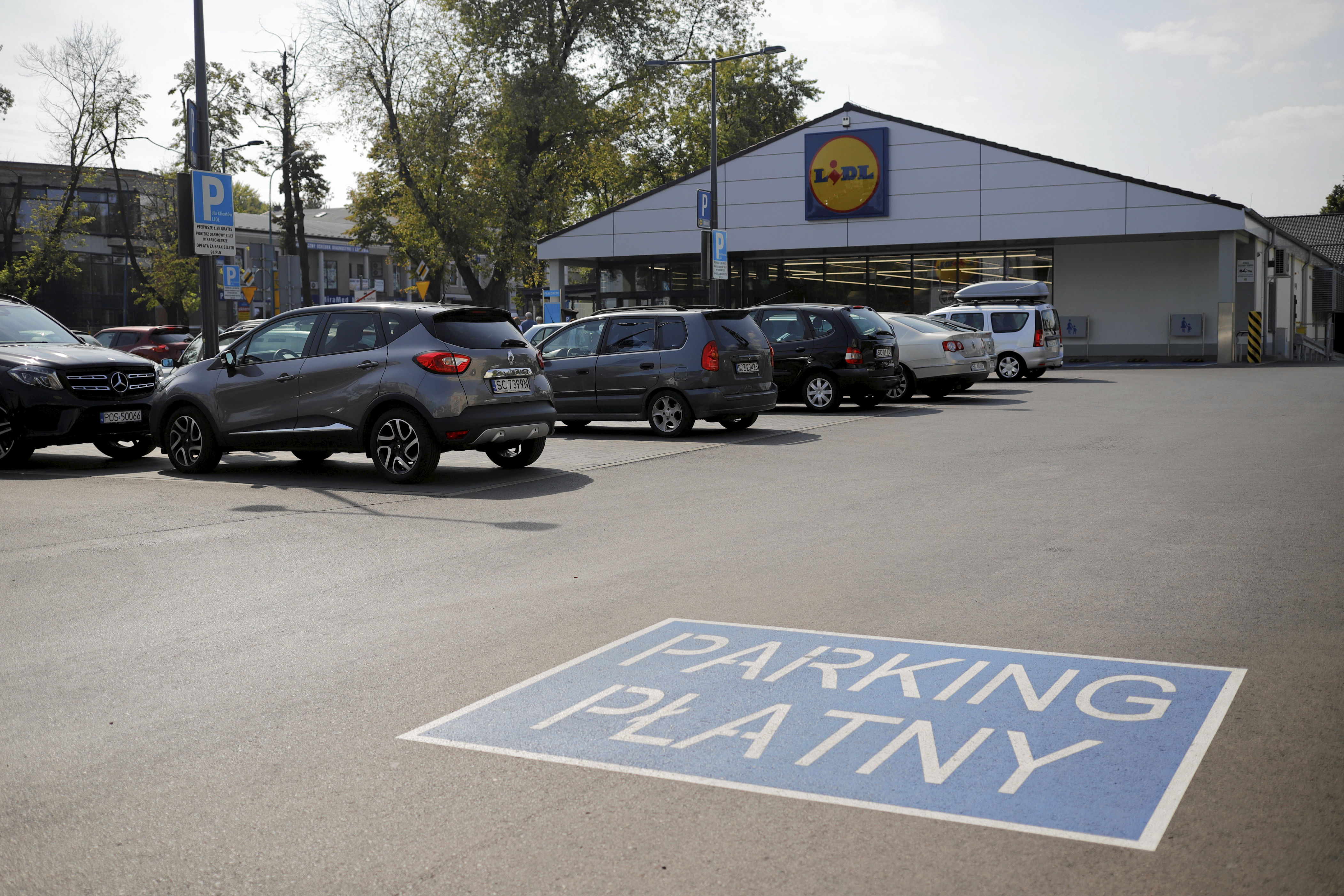 lidl szykuje rewolucję na swoich parkingach. do 2025 r. dotknie każdego sklepu