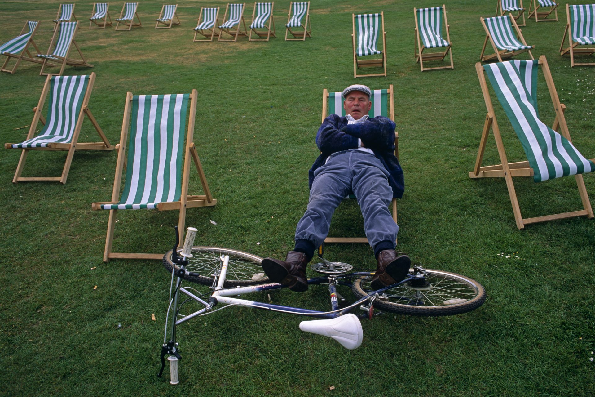 Kevin Costner responds to divorce settlement by posting 'happy' snap