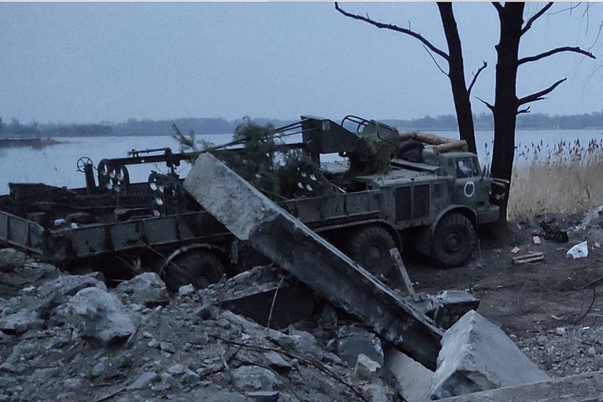 Artillery Support Vehicles And Equipment - 100