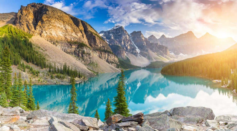 If you’re wondering when is the best time to visit Banff Canada, read on. We’ll walk you through everything you need to know to choose the best time for you to experience the Canadian Rockies. Like each UNESCO World Heritage Site, Banff is amazing in its own unique way. Banff National Park and the surrounding...
