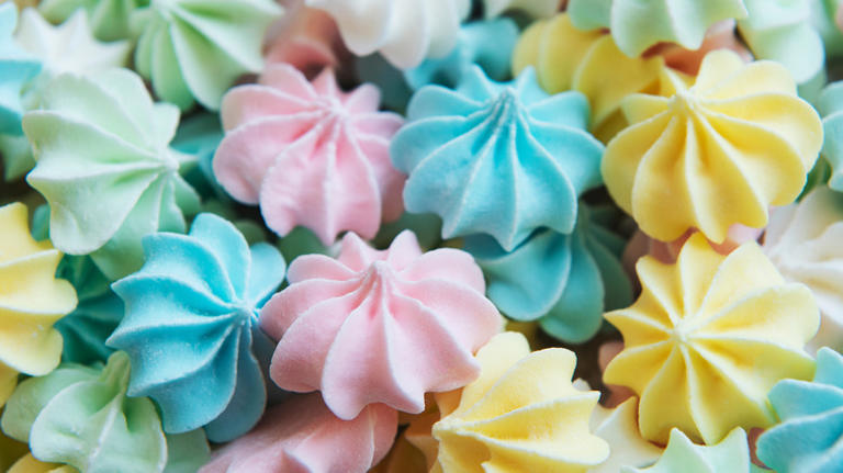 Meringue Cookies Are The Sweet Way To Use Up Leftover Egg Whites