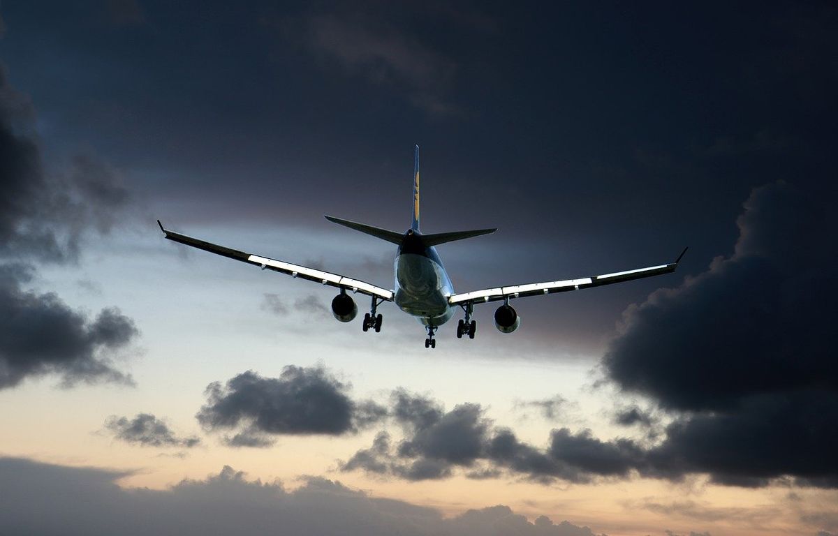 air france : un boeing atterrit en urgence à cause d’une odeur suspecte, 300 passagers bloqués plus de 24h